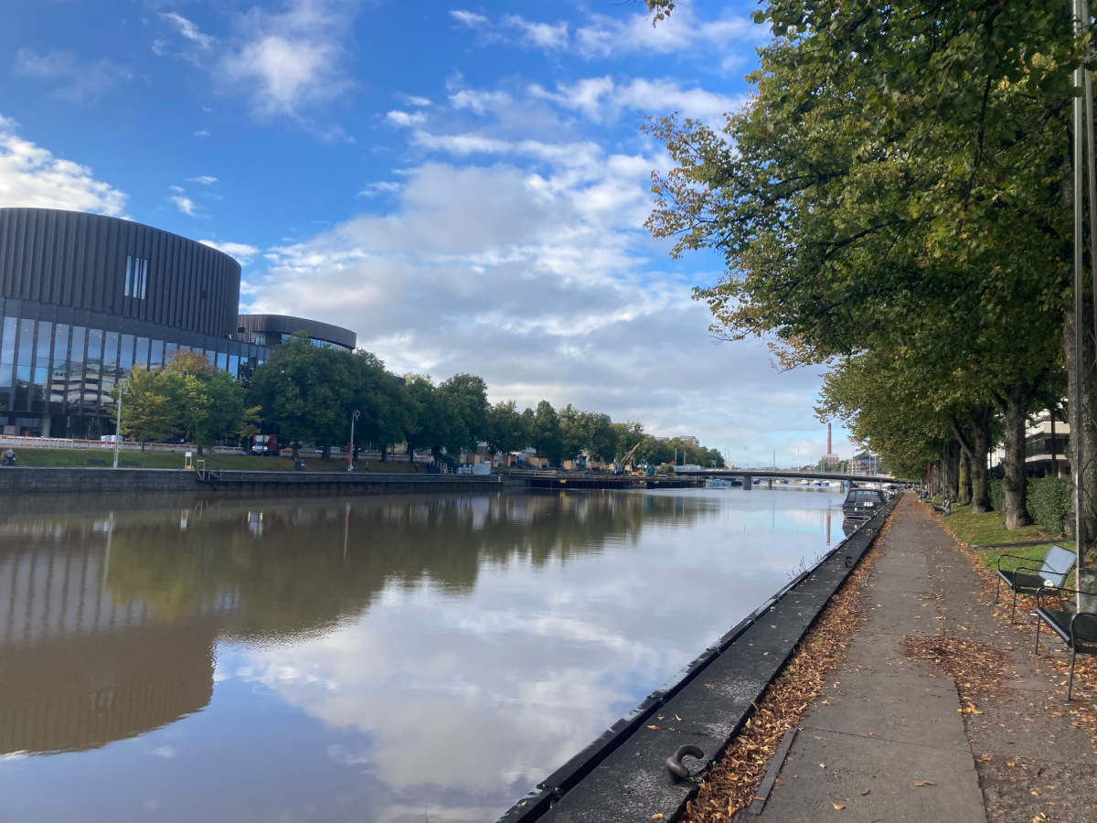 Der Fluss Aurajoki durch die Stadt