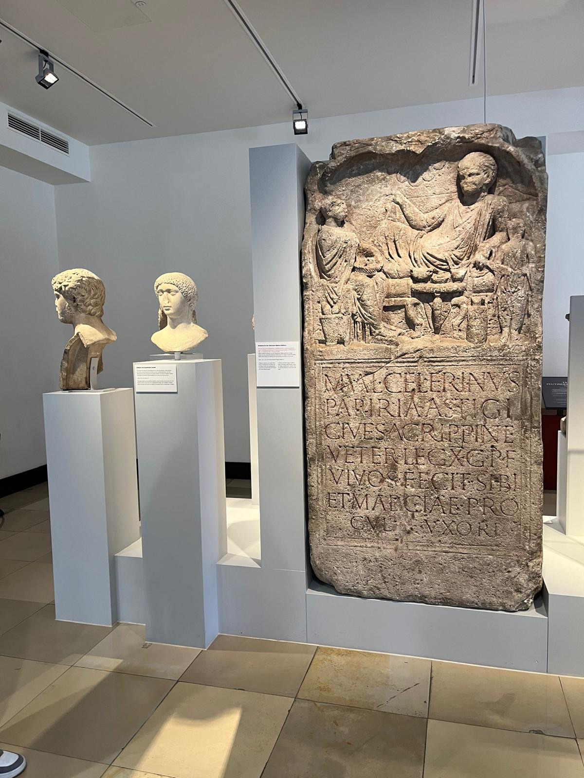 Grabstein des Veteranen Marcus Valerius Celerinus und seiner Gemahlin Marcia Procula